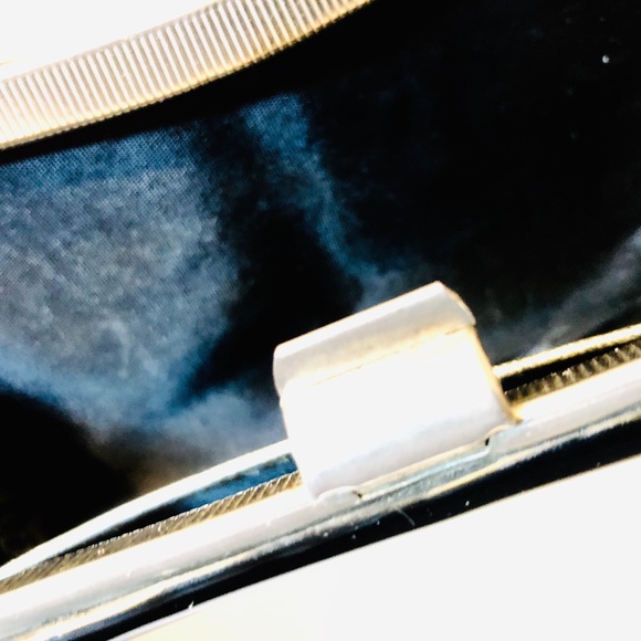 SOLD 1960s Black Patent Leather Clutch w/ Kiss Closure - Picture 4 of 8